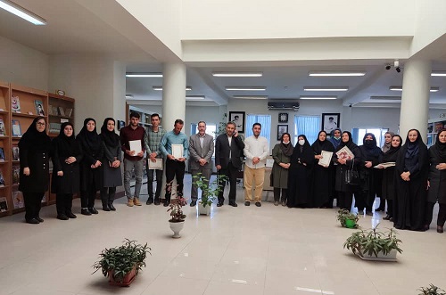 نشست کتابخوان ویژه دبیران همراه با تجلیل از معلمان مروج کتابخوانی در میاندوآب
