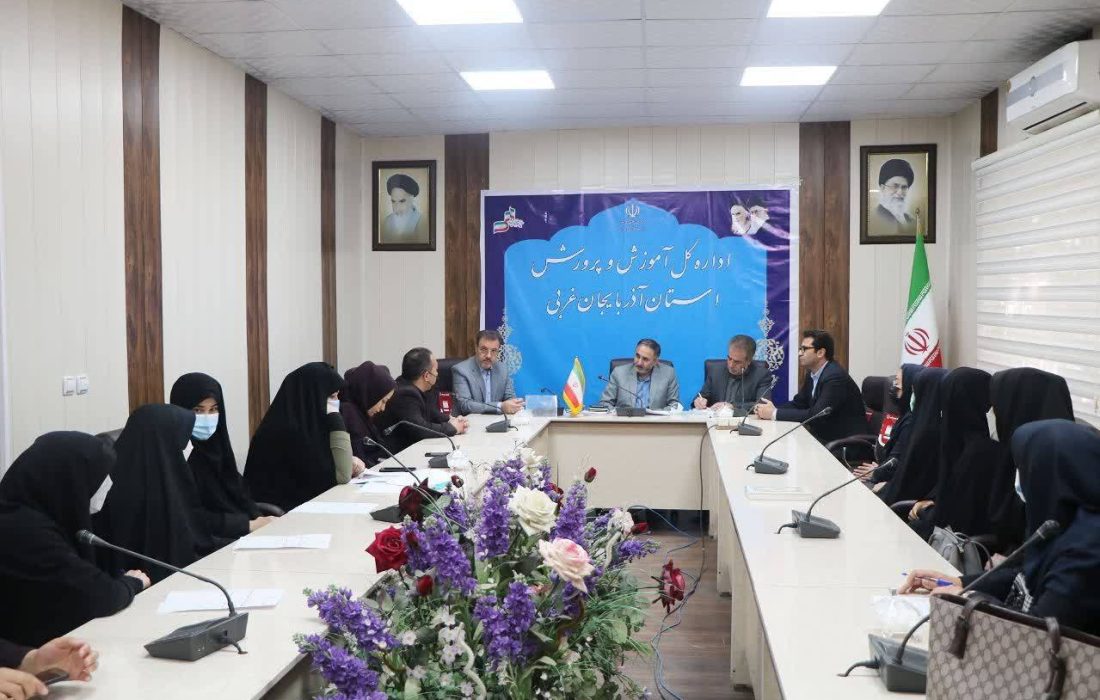برپایی میز ارتباطات مردمی اداره کل آموزش و پرورش آذربایجان‌غربی با حضور معاون وزیر