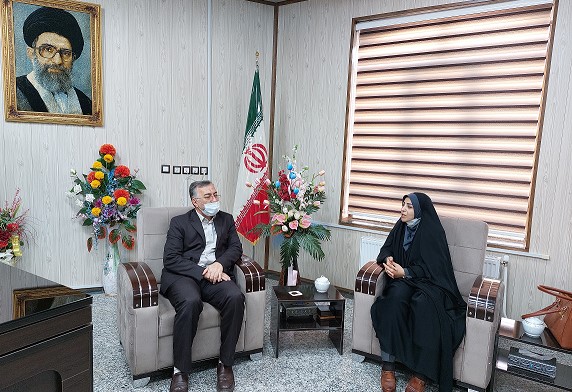 کتابخانه های عمومی یکی از مهمترین پایگاه های فرهنگی در گسترش فرهنگ کتابخوانی مفید در جامعه محسوب می شوند