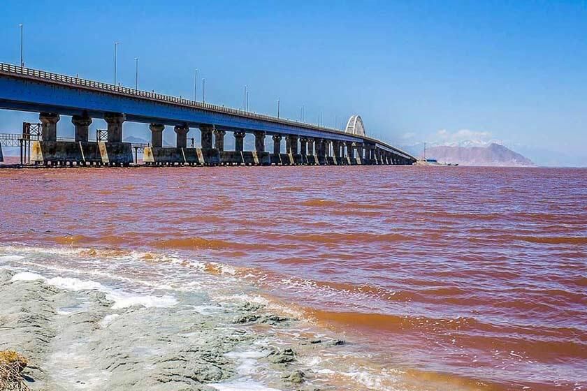 نگهداری از پل میانگذر دریاچه ارومیه بطور جد دنبال می‌شود
