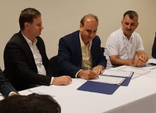 امضاء تفاهم نامه همکاری آذربایجان غربی به عنوان نماینده ایران در صنعت زنبور داری
