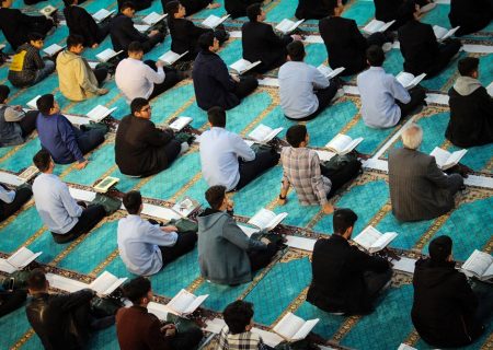محفل دانش‌آموزی انس با قرآن در ارومیه