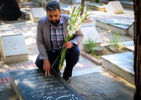 غبار روبی مزار شهدا بمناسبت گرامیداشت هفته معلم در ارومیه