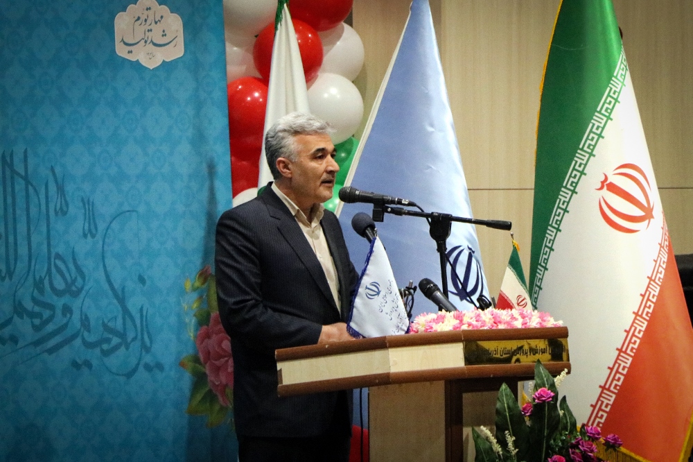 معلم راهبر و مجری تمدن‌سازی در جامعه است