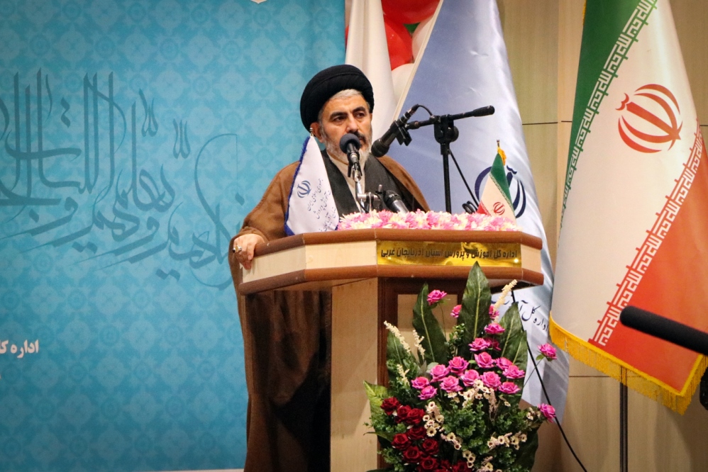 معلم جایگاه رفیعی در اسلام دارد