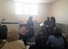 اولین جلسه از کارگاه آموزشی گلیم بافی از سری برنامه های طرح «آفتاب کتاب» برگزار شد