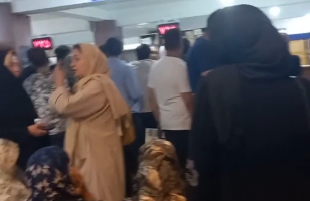 ازدحام هر روزه در اداره پست ارومیه