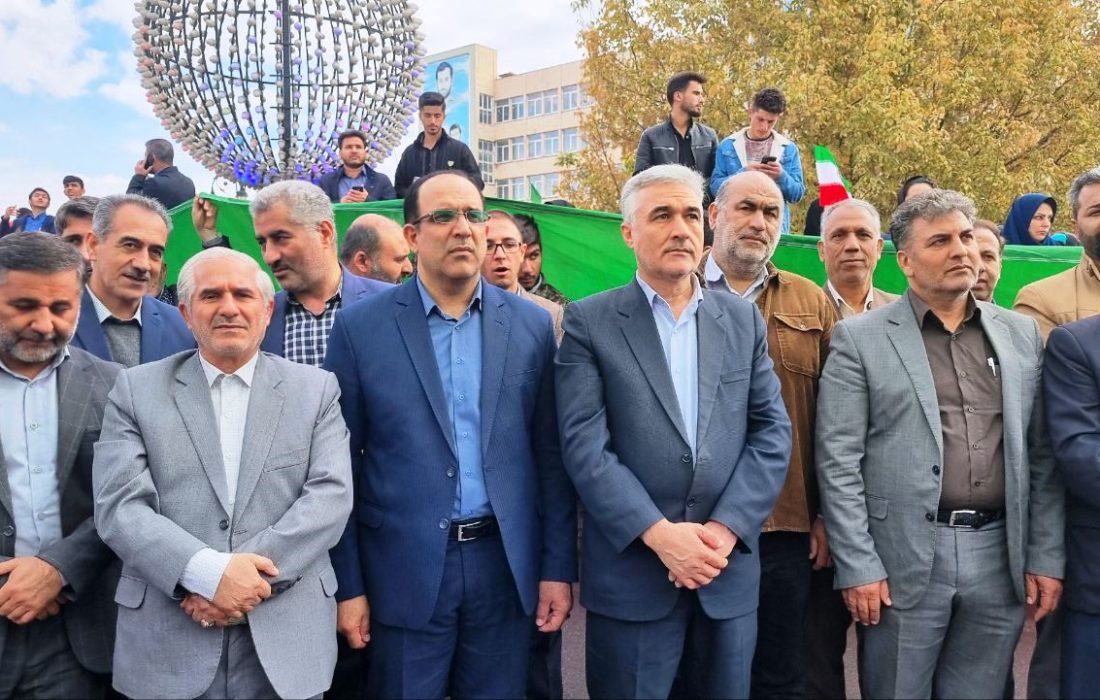 دانش‌آموزان هنوز هم در خط مقدم مبارزه با استکبار قرار دارند