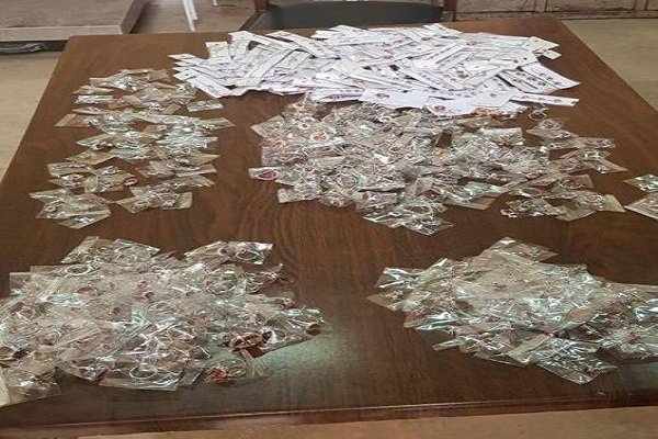 بیش از ۵ کیلوگرم نقره قاچاق در گمرک بازرگان کشف شد