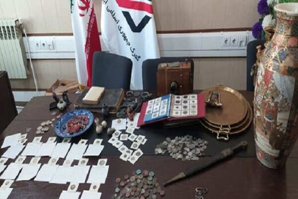 ۶۵۰ قلم اشیای تاریخی از قاچاقچیان در آذربایجان‌غربی کشف شد