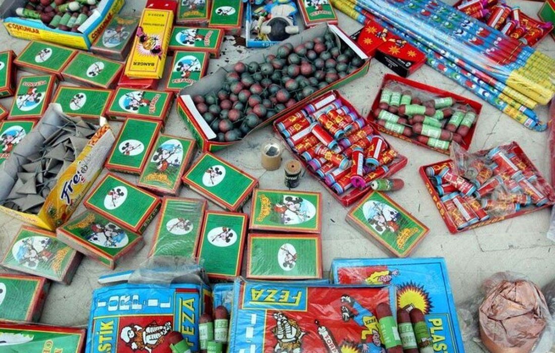 کشف بیش از ۵۴ هزار عدد مواد محترقه در بوکان