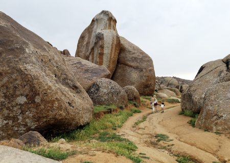 سنگ‌های افسانه‌ای روستای خورنج در آذربایجان غربی