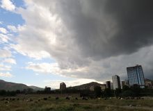 سایه‌ی تیره ابرها بر آسمان ارومیه