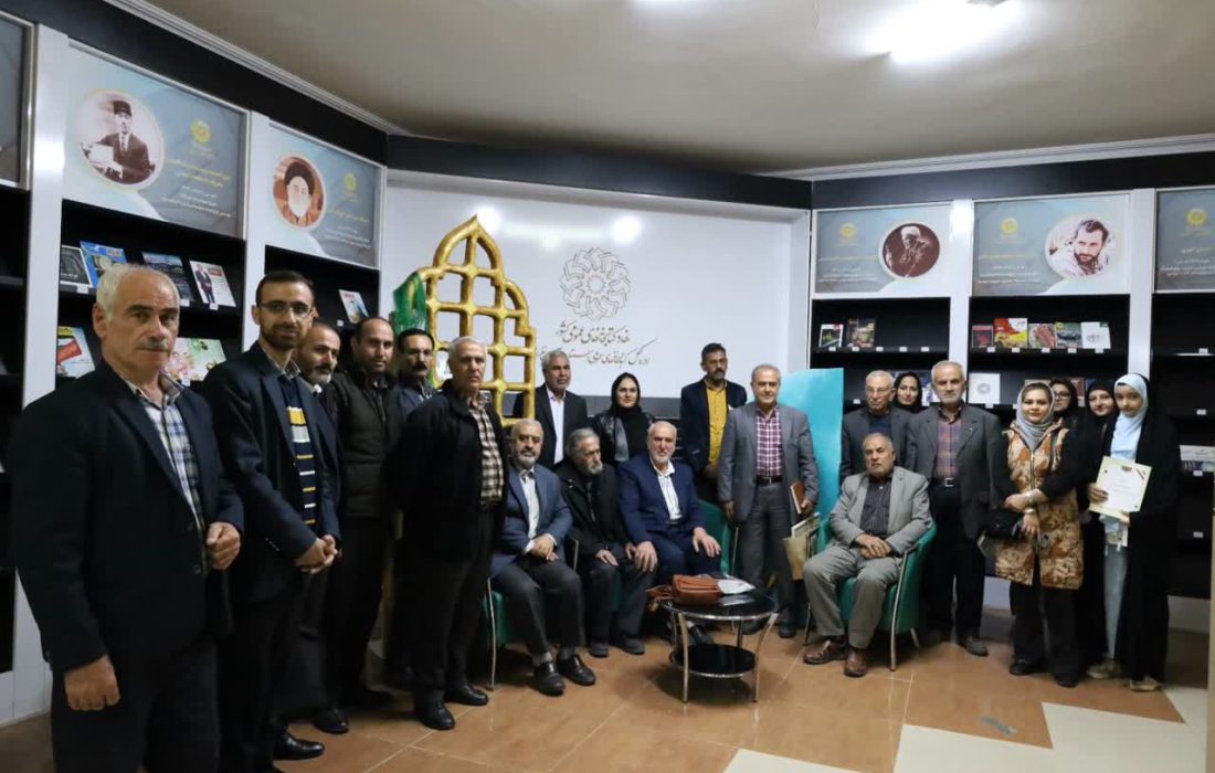 محفل شعر «برای ضامن آهو» در آذربایجان‌غربی برگزار شد