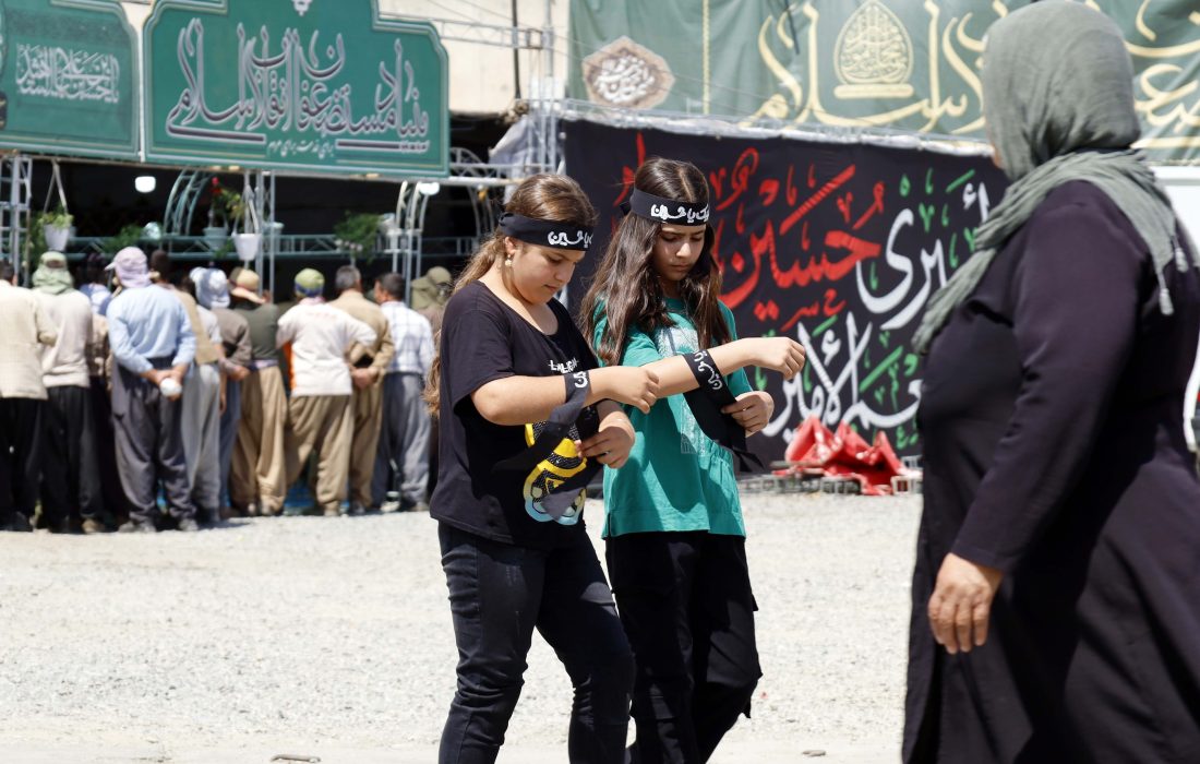 عشق به مکتب حسین با سربند ولایت