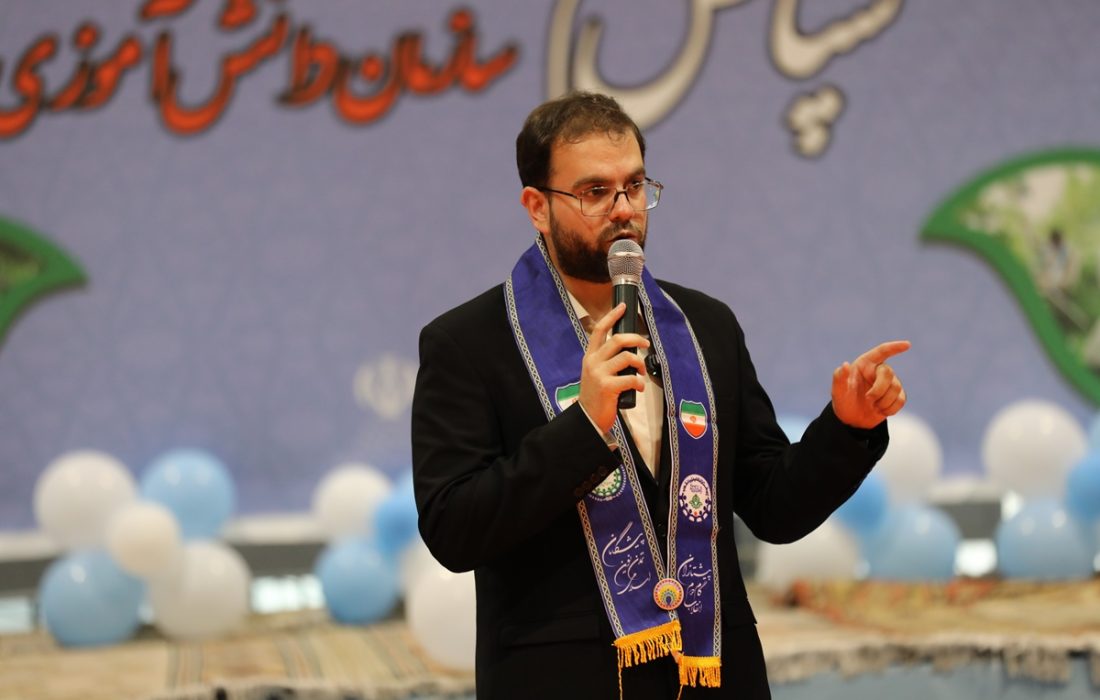 خواندن،دانستن،فهمیدن و فهماندن رسالت اصلی یک پیشتاز است