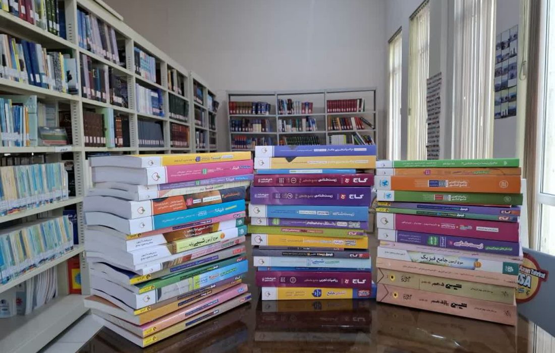 کتب کمک درسی به ارزش ۳۰۰ میلیون ریال به کتابخانه عمومی «ملت» تکاب اهدا شد