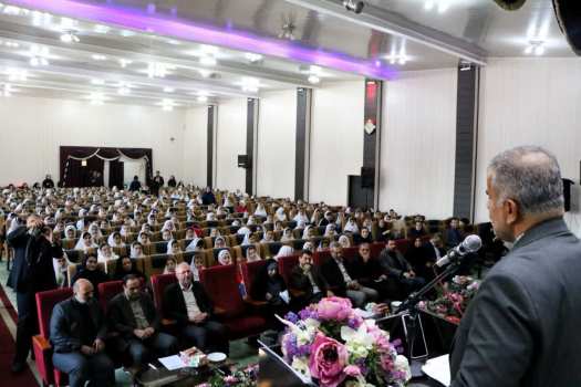 گشودن کتاب گشودن مجرای ارتباطی با عوالم بی‌کران معرفت است