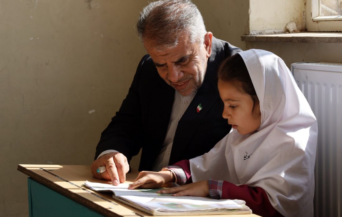 زدانش دل پیر برنا بود