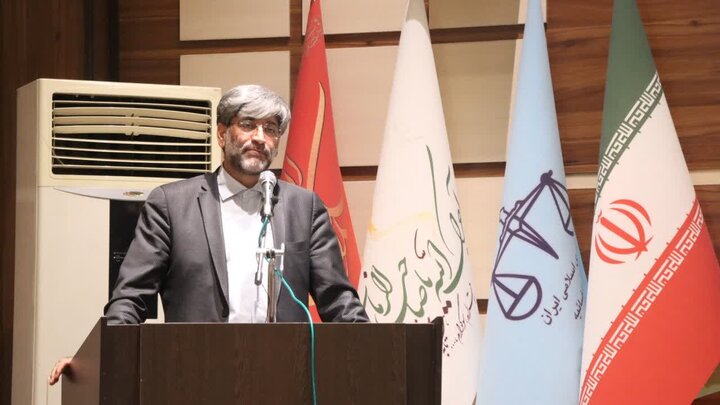 بازاریان اجازه ندهند افراد فرصت‌طلب، میدان‌ داری کنند