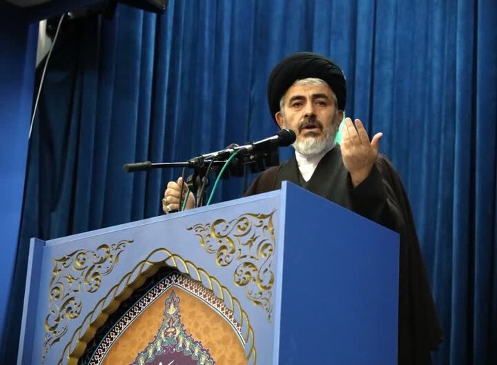 امام جمعه ارومیه، اقدامات مدیریت شهری در ساماندهی سد معبر را مثبت ارزیابی و تقدیر کرد